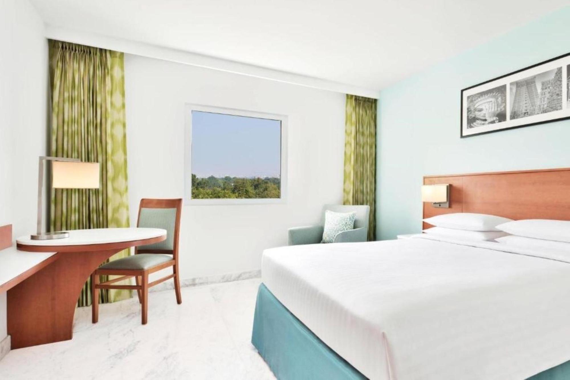 Отель Fairfield By Marriott Bengaluru Whitefield Экстерьер фото