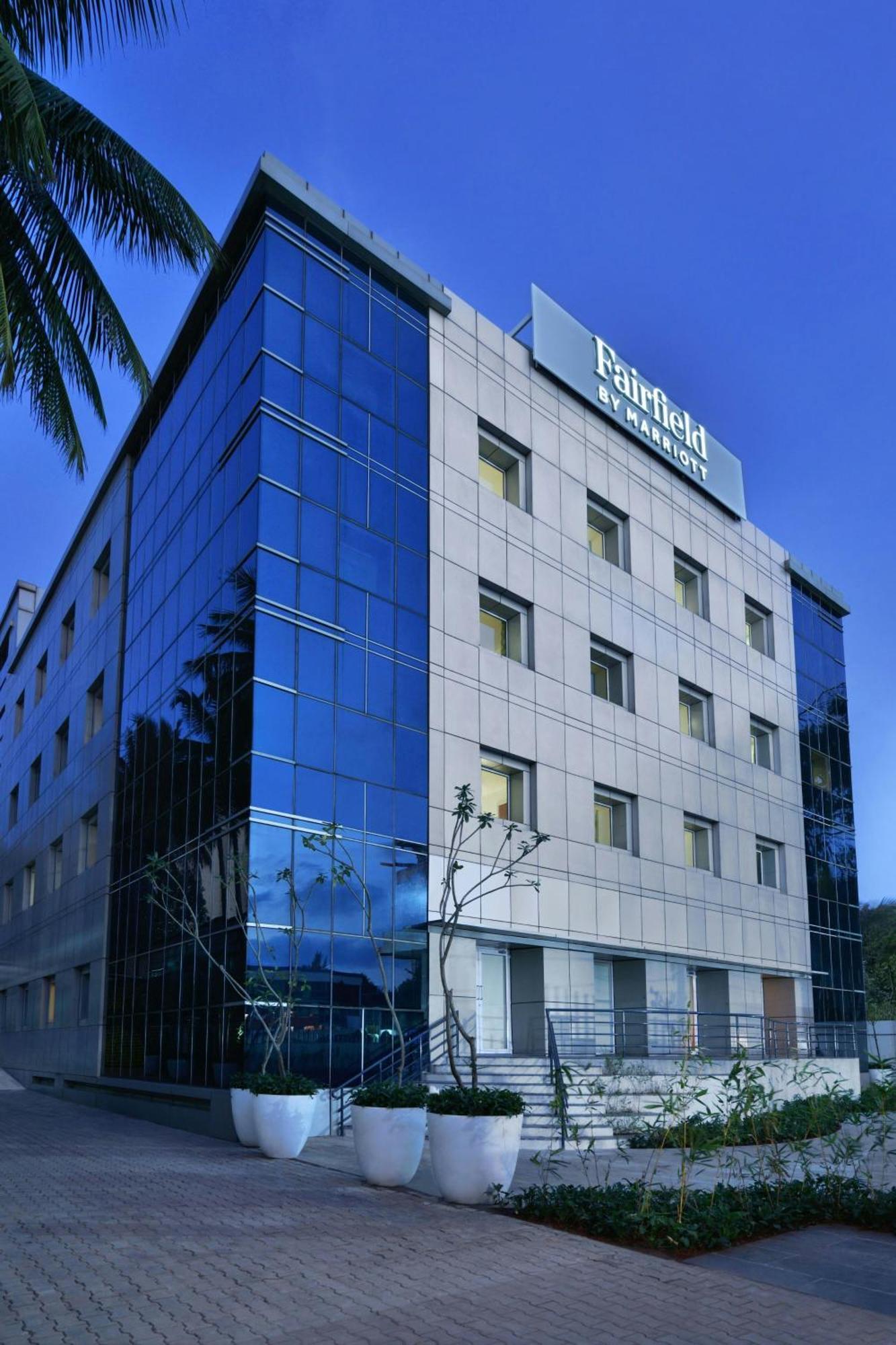Отель Fairfield By Marriott Bengaluru Whitefield Экстерьер фото