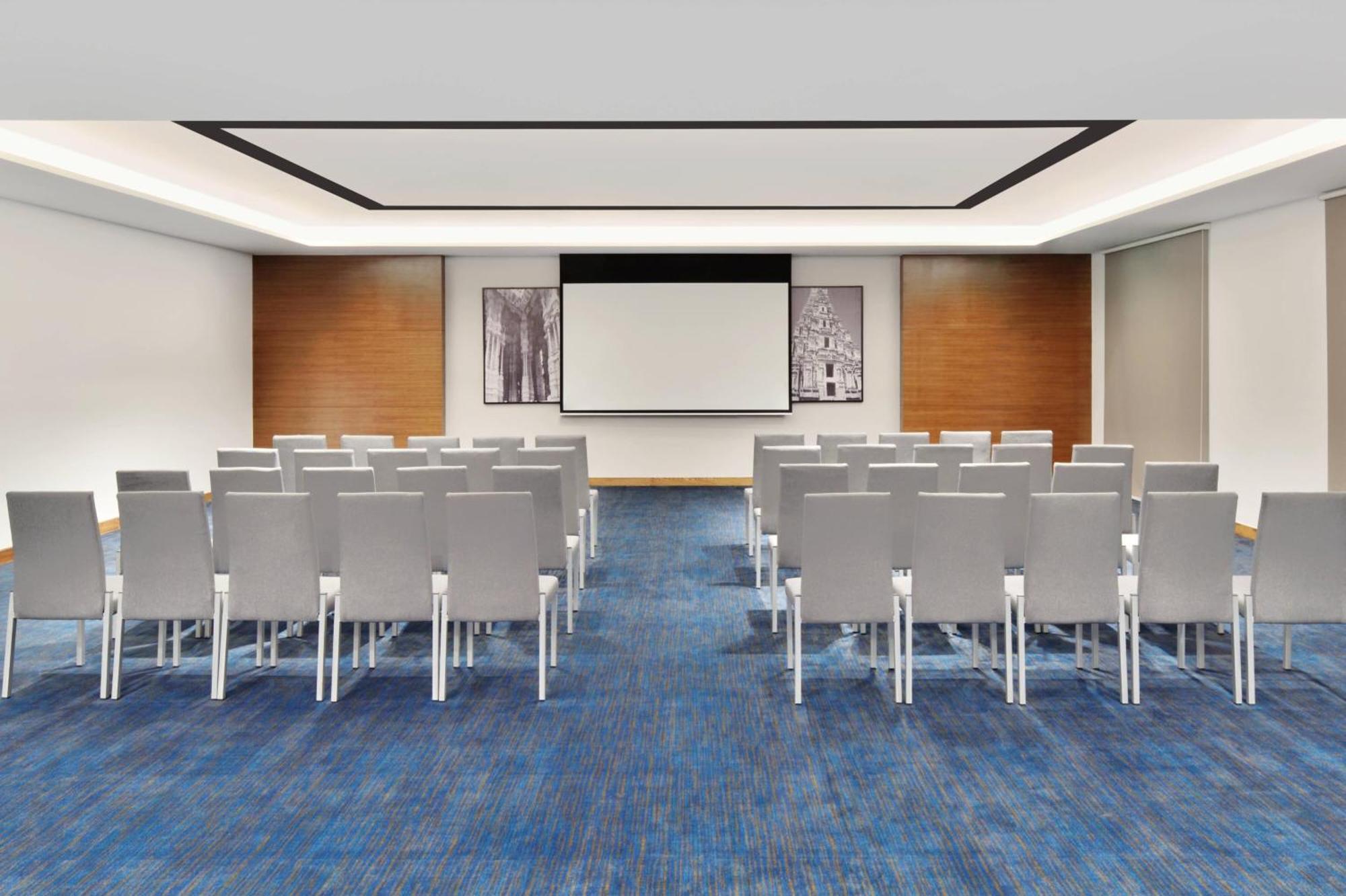 Отель Fairfield By Marriott Bengaluru Whitefield Экстерьер фото