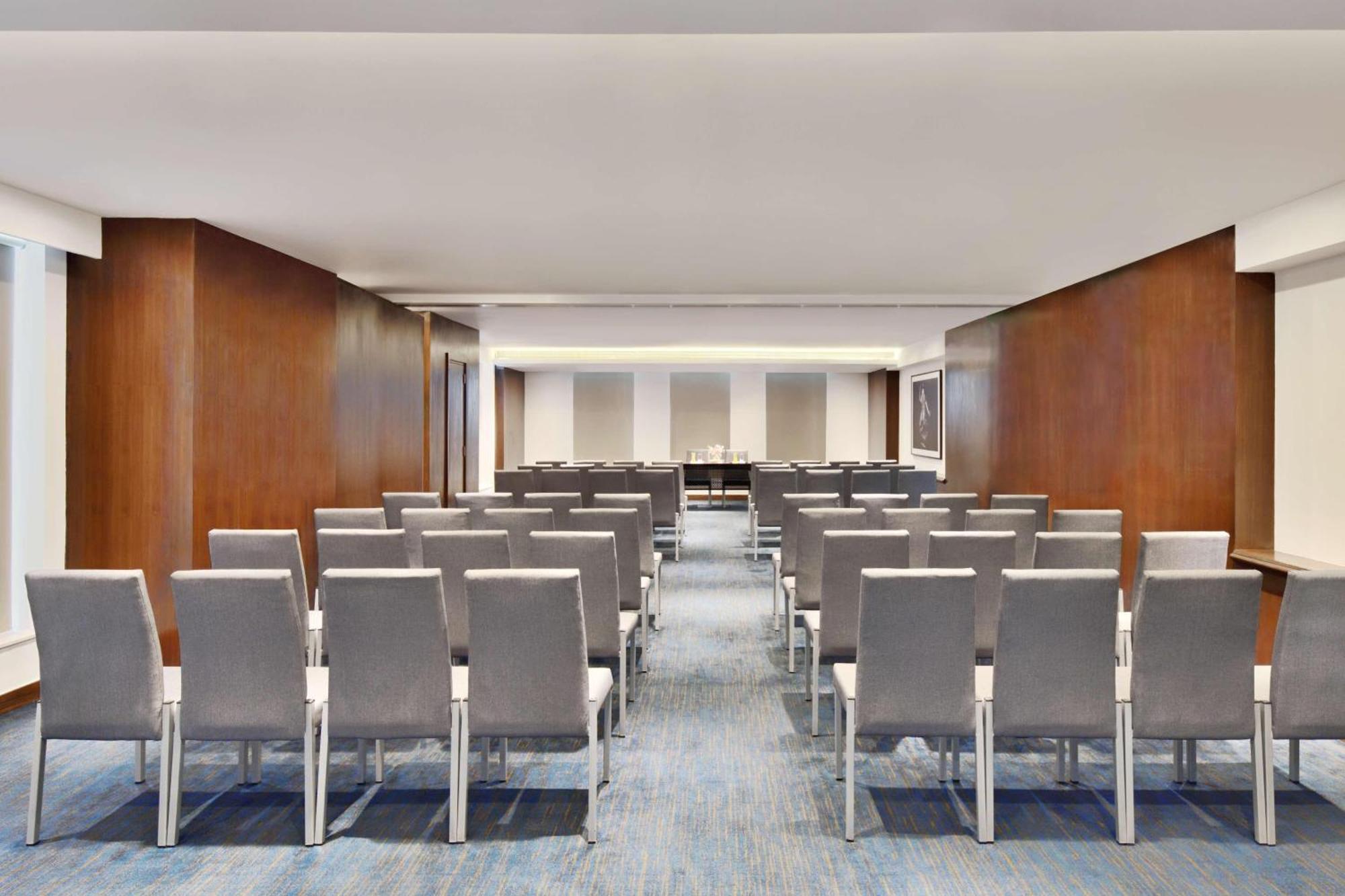 Отель Fairfield By Marriott Bengaluru Whitefield Экстерьер фото