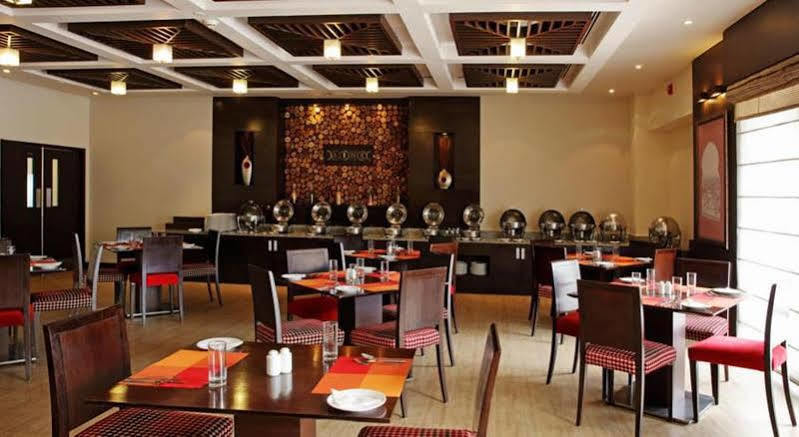 Отель Fairfield By Marriott Bengaluru Whitefield Экстерьер фото