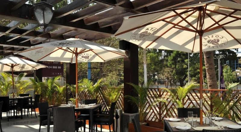Отель Fairfield By Marriott Bengaluru Whitefield Экстерьер фото
